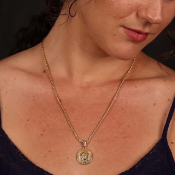 18k Vermeil Goddess Medusa Pendant Necklace! Versace Vibes! - Picture 4 of 9